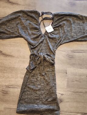 Women’s Gray Soft Tie-Waist V-Neck Sweater Dress - M